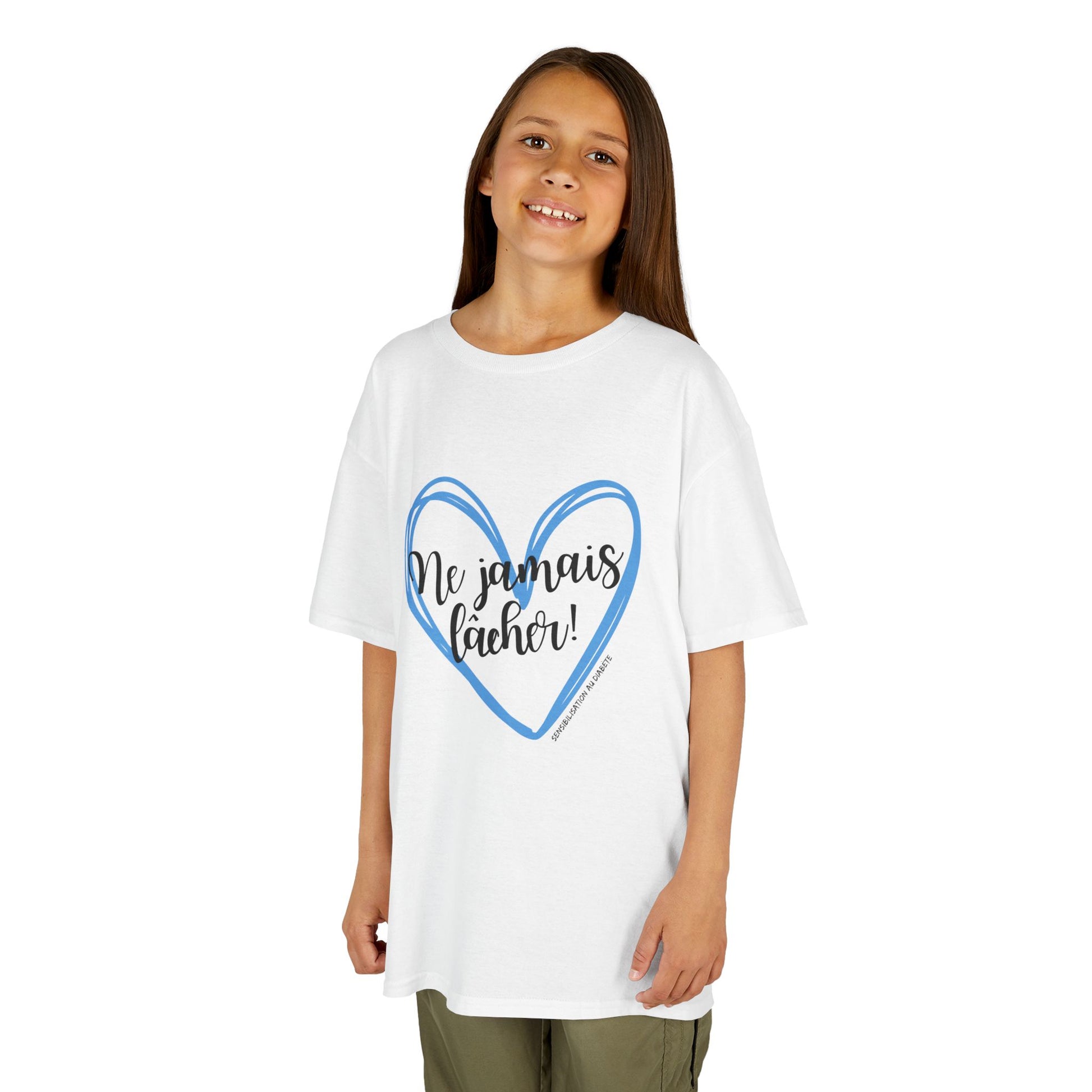The Diabuddies Store Never Give Up in French - Kids Tee Never Give Up in French - Kids Tee: A powerful statement for the young warriors of the diabetes community. This French "Ne jamais lâcher" Tee is the perfect way to share a message of strength, resili