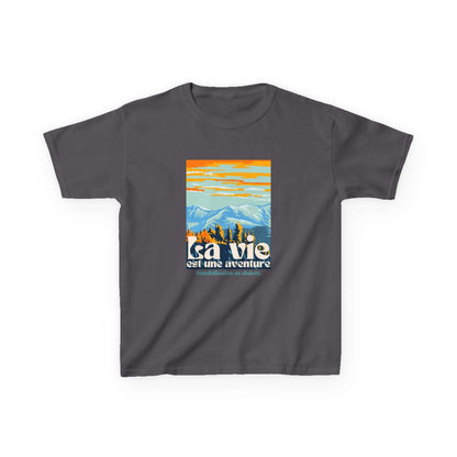 The Diabuddies Store Life is an Adventure, Mountains (French) - Kids Tee Life is an Adventure, Mountains (French) - Kids Tee: Inspire your little explorer with our "La vie est une aventure" Kids Tee! This super soft and comfortable t-shirt is perfect for