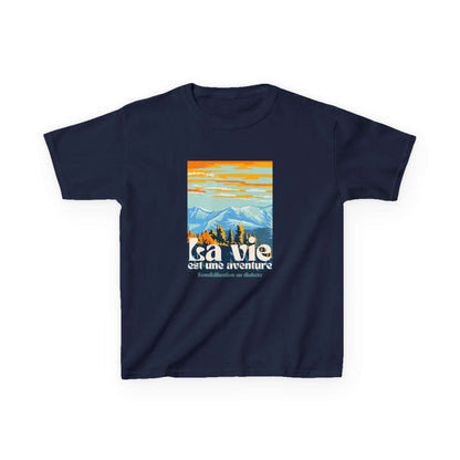 The Diabuddies Store Life is an Adventure, Mountains (French) - Kids Tee Life is an Adventure, Mountains (French) - Kids Tee: Inspire your little explorer with our "La vie est une aventure" Kids Tee! This super soft and comfortable t-shirt is perfect for