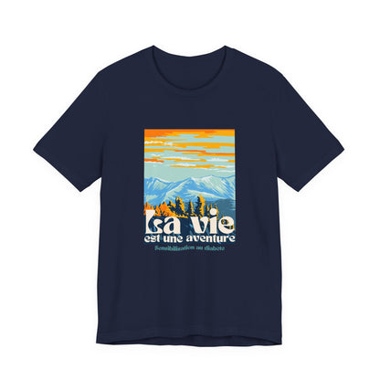The Diabuddies Store Life is an Adventure, Mountains (French) - Unisex Tee Life is an Adventure, Mountains (French) - Unisex Tee: Embrace the call of the wild with our "La vie est une aventure" Unisex Tee. This shirt is for anyone who finds their soul in