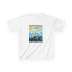 The Diabuddies Store Life is an Adventure, Highs & Lows (French) - kids Tee Life is an Adventure, Highs & Lows (French) - kids Tee: Hey adventurers! 🎉 Get ready to explore the world in our Diabetes: Life is an Adventure - French Kids Tee! This super cool