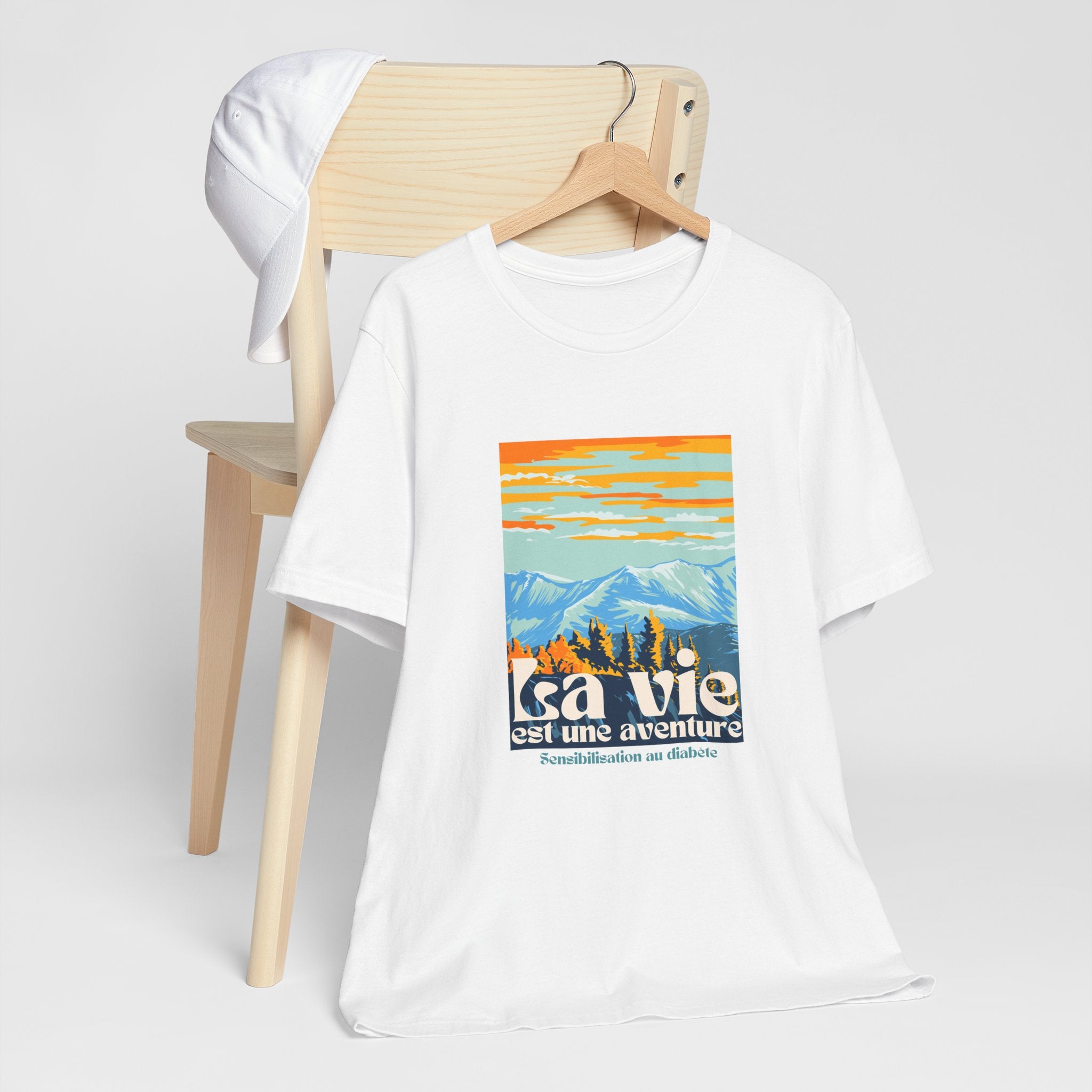 The Diabuddies Store Life is an Adventure, Mountains (French) - Unisex Tee Life is an Adventure, Mountains (French) - Unisex Tee: Embrace the call of the wild with our "La vie est une aventure" Unisex Tee. This shirt is for anyone who finds their soul in