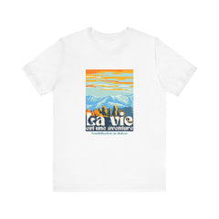 The Diabuddies Store Life is an Adventure, Mountains (French) - Unisex Tee Life is an Adventure, Mountains (French) - Unisex Tee: Embrace the call of the wild with our "La vie est une aventure" Unisex Tee. This shirt is for anyone who finds their soul in