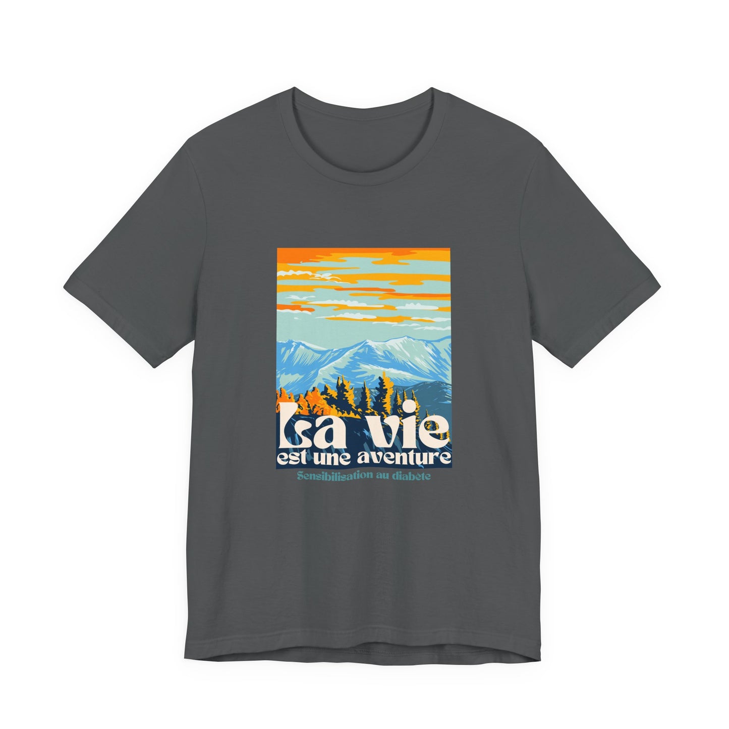 The Diabuddies Store Life is an Adventure, Mountains (French) - Unisex Tee Life is an Adventure, Mountains (French) - Unisex Tee: Embrace the call of the wild with our "La vie est une aventure" Unisex Tee. This shirt is for anyone who finds their soul in