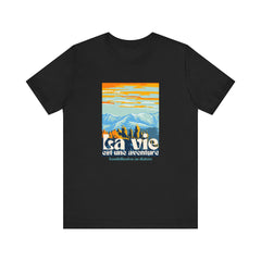 The Diabuddies Store Life is an Adventure, Mountains (French) - Unisex Tee Life is an Adventure, Mountains (French) - Unisex Tee: Embrace the call of the wild with our "La vie est une aventure" Unisex Tee. This shirt is for anyone who finds their soul in