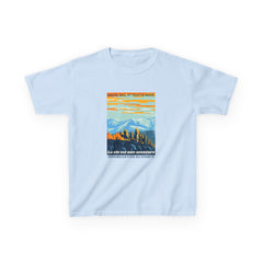 The Diabuddies Store Life is an Adventure, Highs & Lows (French) - kids Tee Life is an Adventure, Highs & Lows (French) - kids Tee: Hey adventurers! 🎉 Get ready to explore the world in our Diabetes: Life is an Adventure - French Kids Tee! This super cool