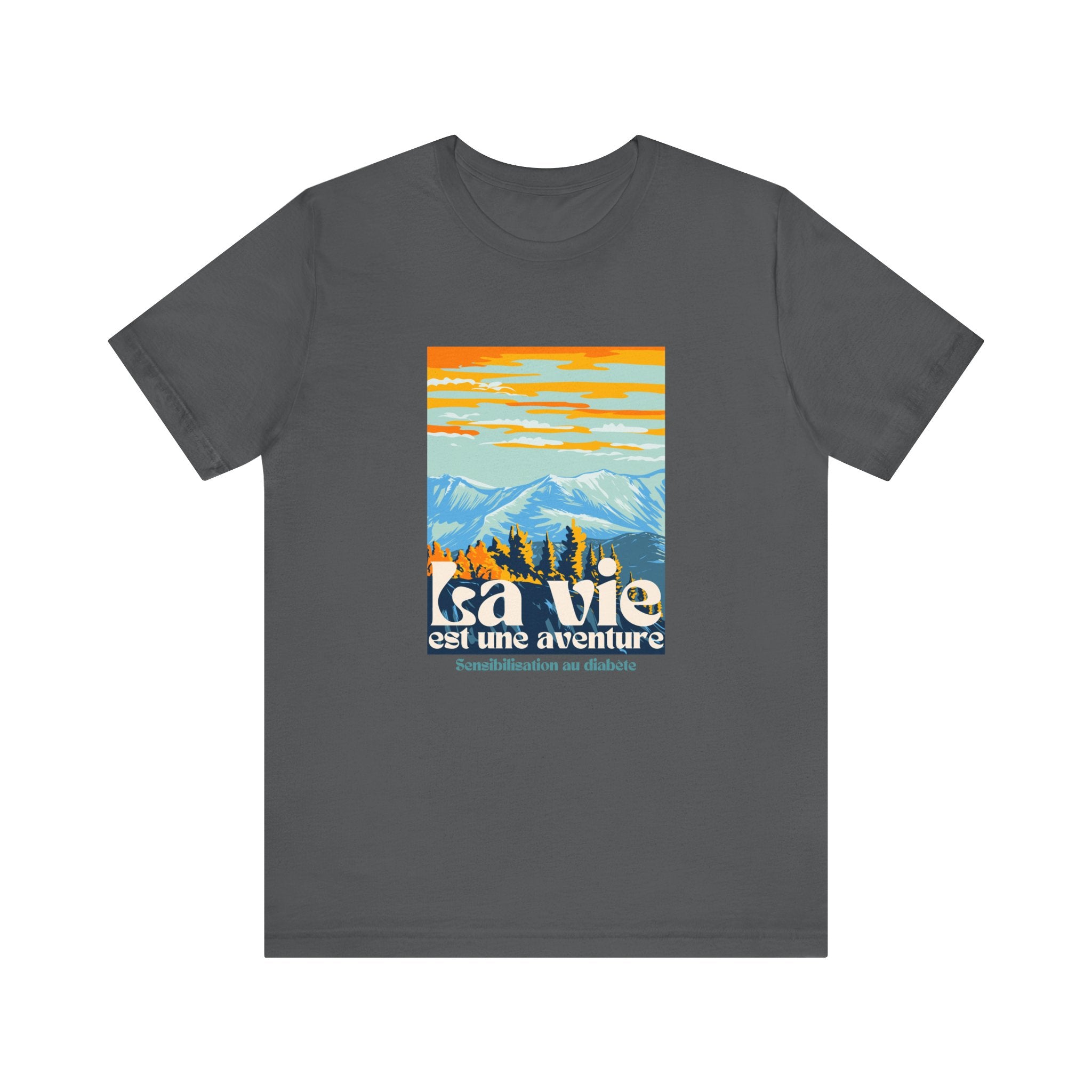 The Diabuddies Store Life is an Adventure, Mountains (French) - Unisex Tee Life is an Adventure, Mountains (French) - Unisex Tee: Embrace the call of the wild with our "La vie est une aventure" Unisex Tee. This shirt is for anyone who finds their soul in