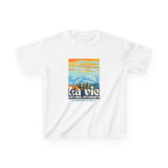 The Diabuddies Store Life is an Adventure, Mountains (French) - Kids Tee Life is an Adventure, Mountains (French) - Kids Tee: Inspire your little explorer with our "La vie est une aventure" Kids Tee! This super soft and comfortable t-shirt is perfect for